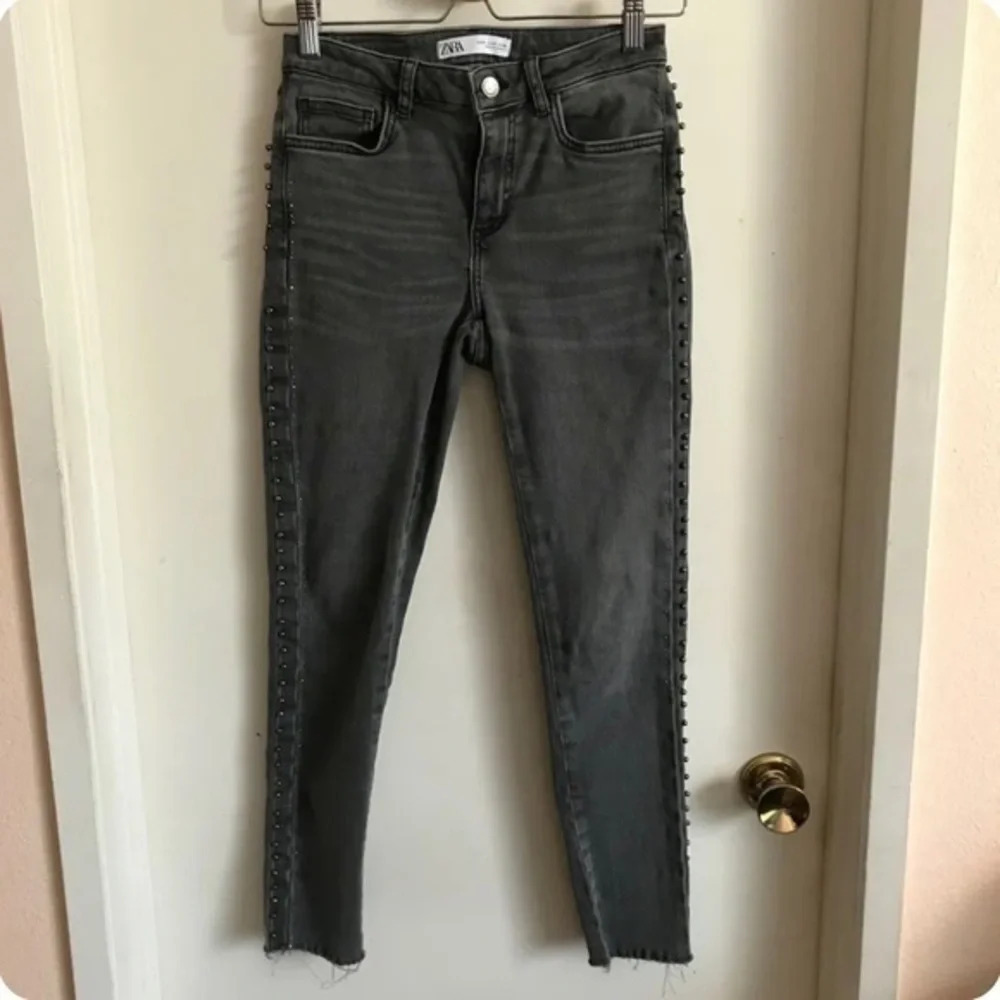 Zara Jeans Size 4 Womens Skinny Gray Denim Embellished Rhinestones